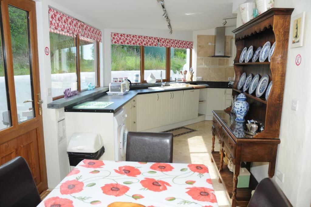 Ty-Hapus Cottage Jordanston Экстерьер фото