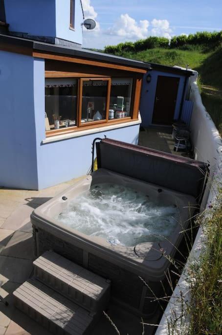 Ty-Hapus Cottage Jordanston Экстерьер фото