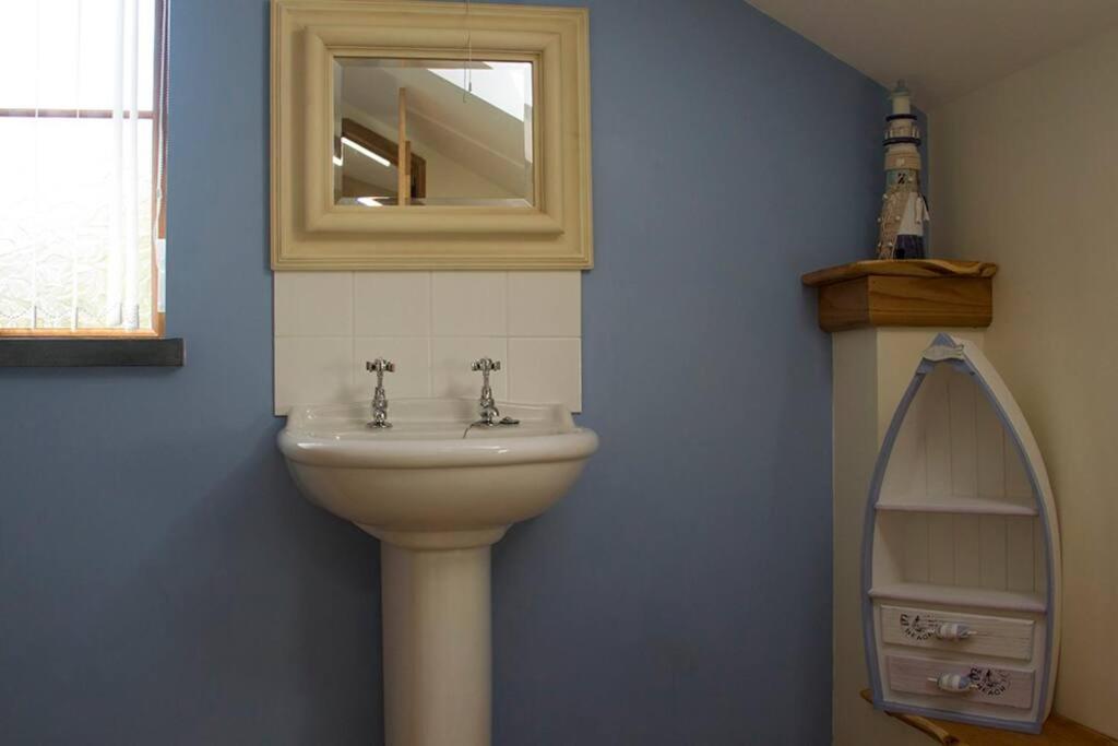 Ty-Hapus Cottage Jordanston Экстерьер фото